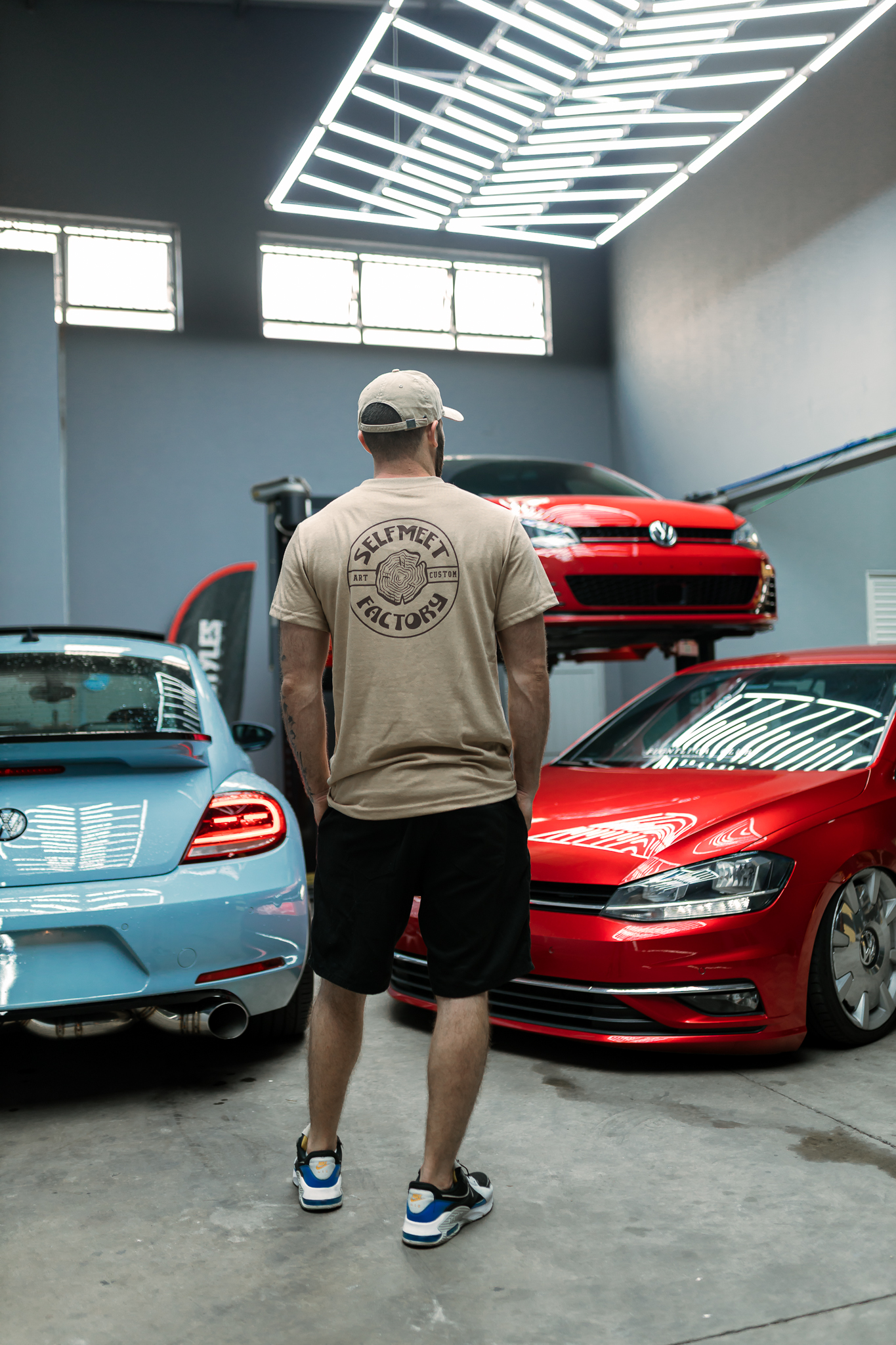 Camiseta Bege com Logo Selfmeet Factory - Imagem 3