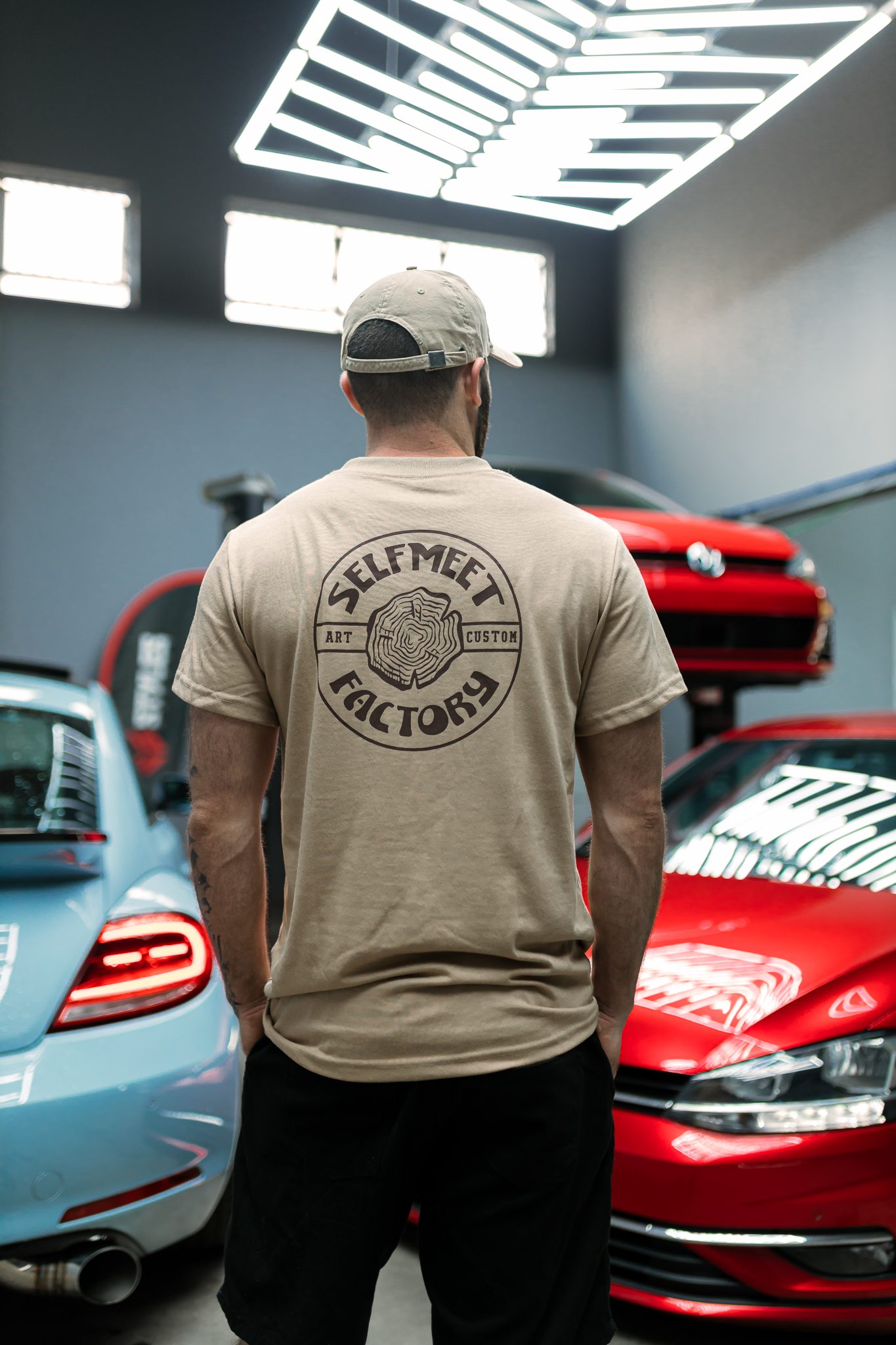 Camiseta Bege com Logo Selfmeet Factory